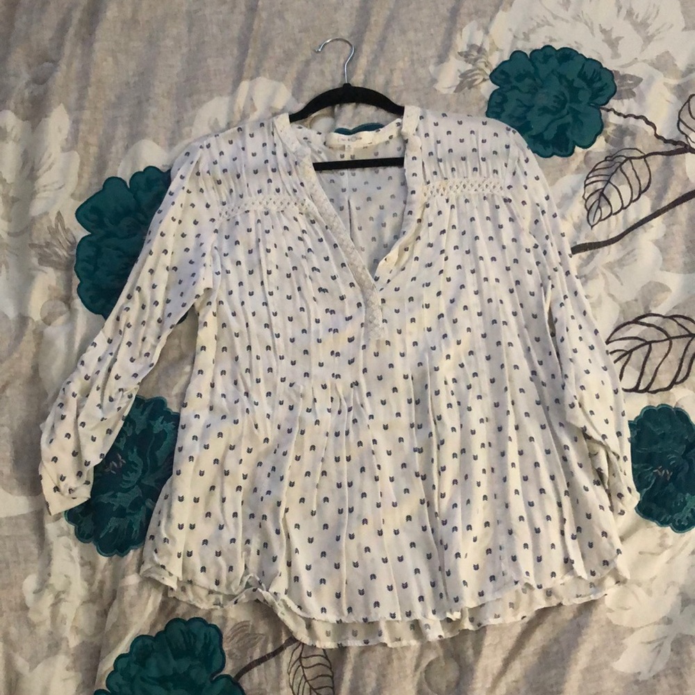 Quartered sleeve blouse